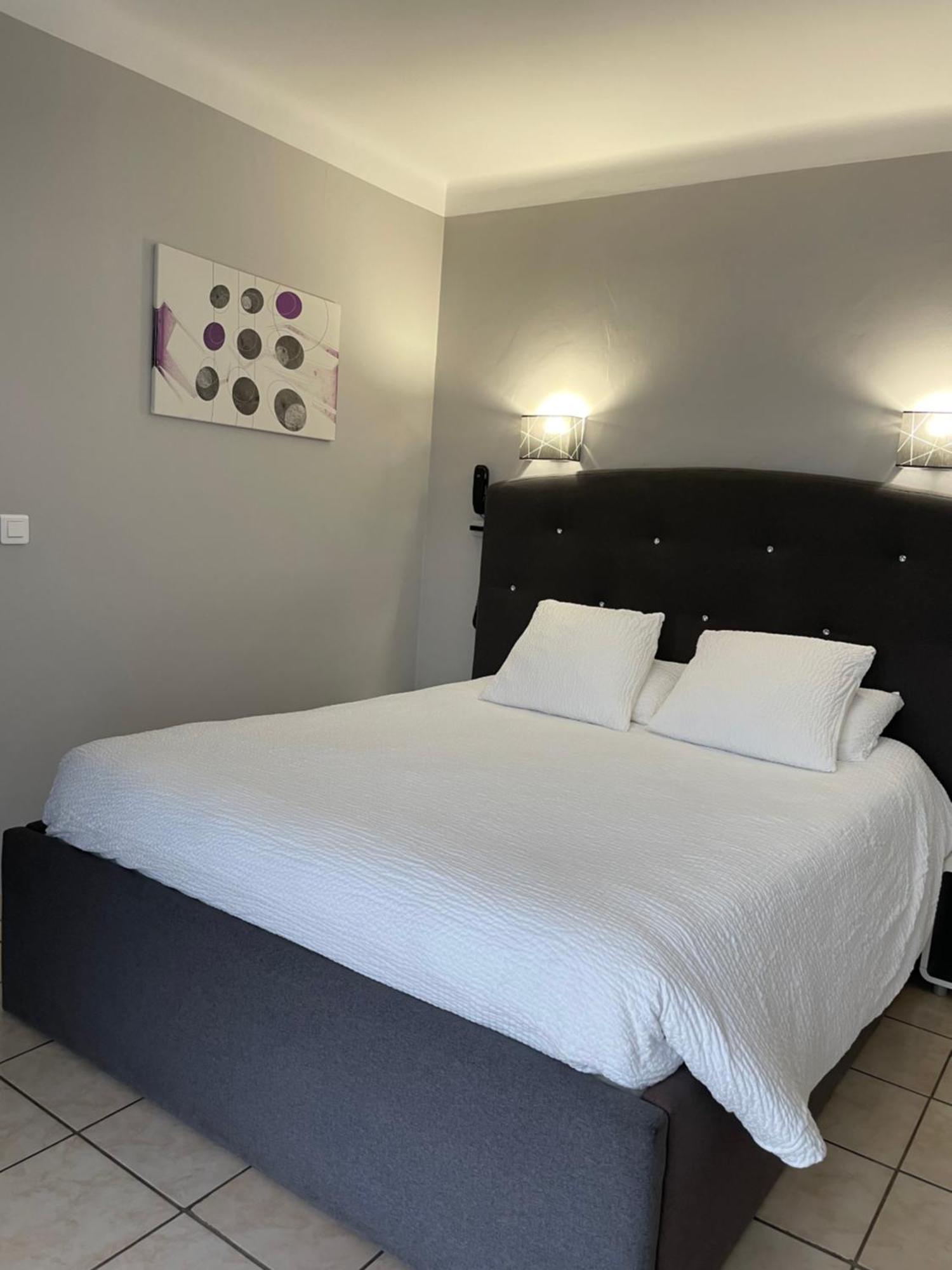 Hotel Logis Le Clement V Roquemaure (Gard)