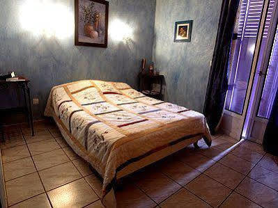 Logis Le Clement V Hotel